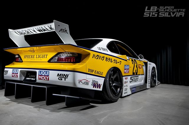 Старенький Nissan Silvia перетворили на екстремальний широкий суперкар - фото 486116