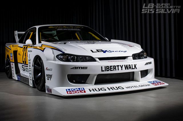 Старенький Nissan Silvia перетворили на екстремальний широкий суперкар - фото 486117