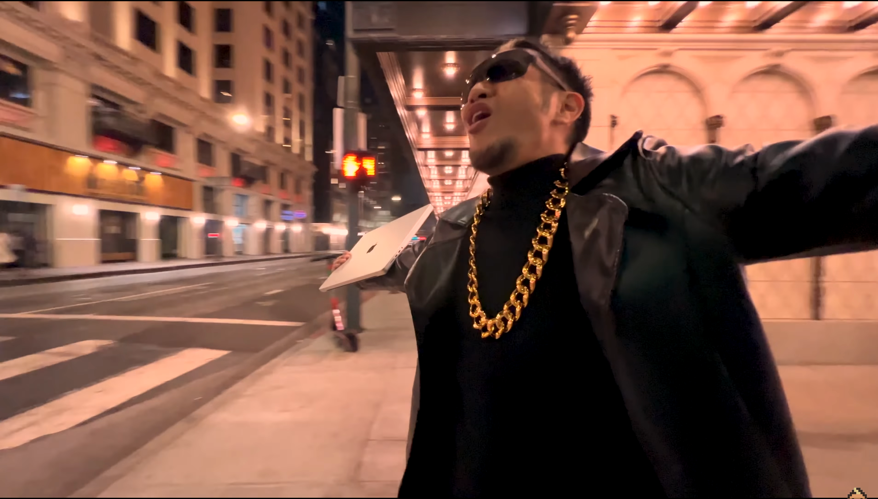 У відео він розповідає про фішки нових MacBook Pro - фото 1