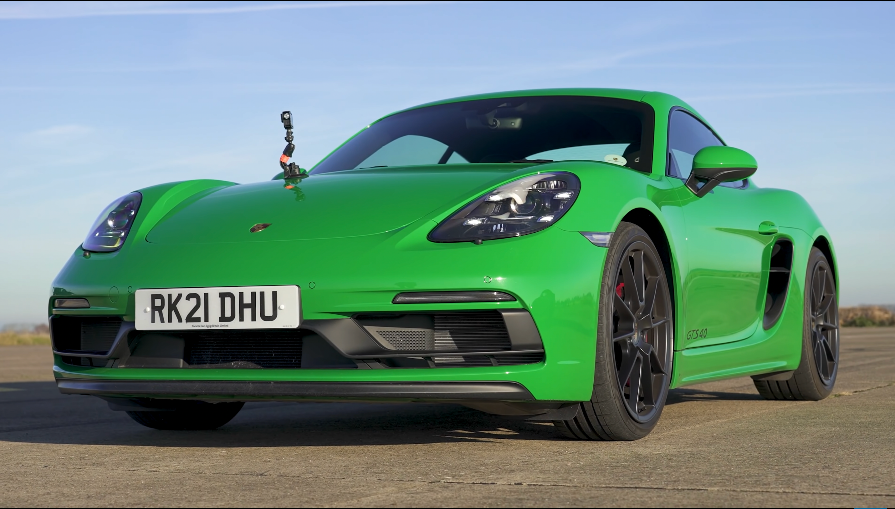 Блогери показали епічну дрег-гонку популярних німецьких хот-хетчів: хто кого