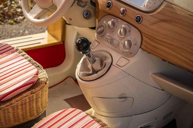 З молотка пустять пляжний Fiat 500: чим він відрізняється від звичайного - фото 486483