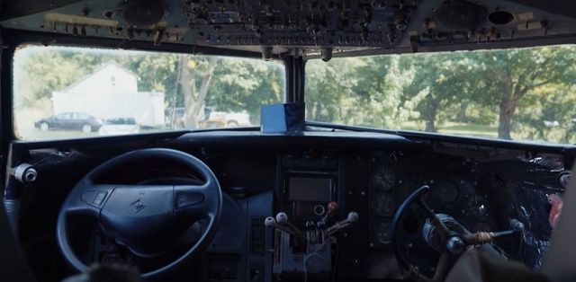 Літак часів Другої світової війни перетворили на розкішний автобудинок - фото 486513