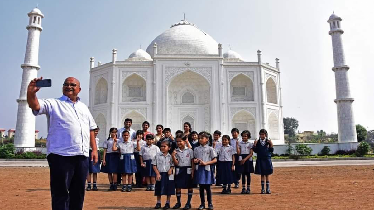 Бізнесмен подарував дружині копію Тадж-Махала: як виглядає зменшена версія споруди