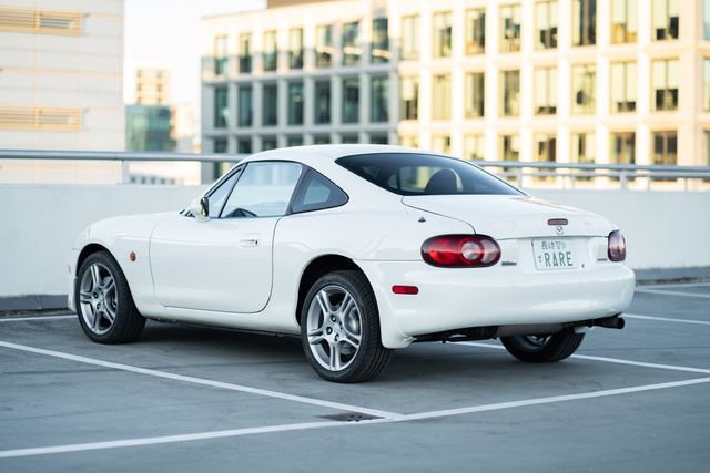 На продаж виставили одне із 63 випущених купе Mazda MX-5 Roadster Coupe - фото 486567