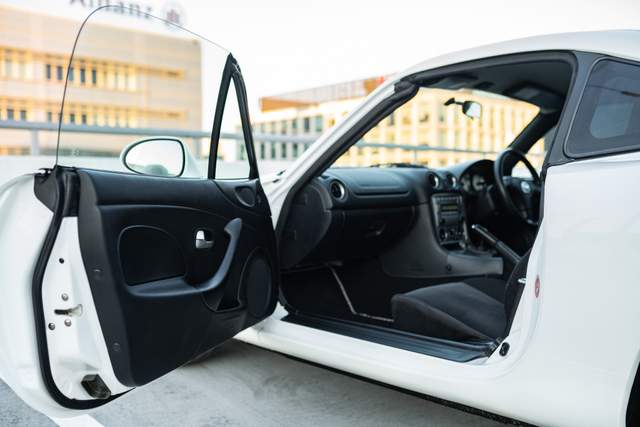 На продаж виставили одне із 63 випущених купе Mazda MX-5 Roadster Coupe - фото 486568