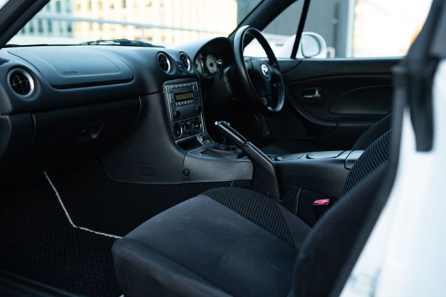 На продаж виставили одне із 63 випущених купе Mazda MX-5 Roadster Coupe - фото 486570