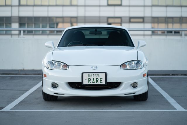 На продаж виставили одне із 63 випущених купе Mazda MX-5 Roadster Coupe - фото 486571