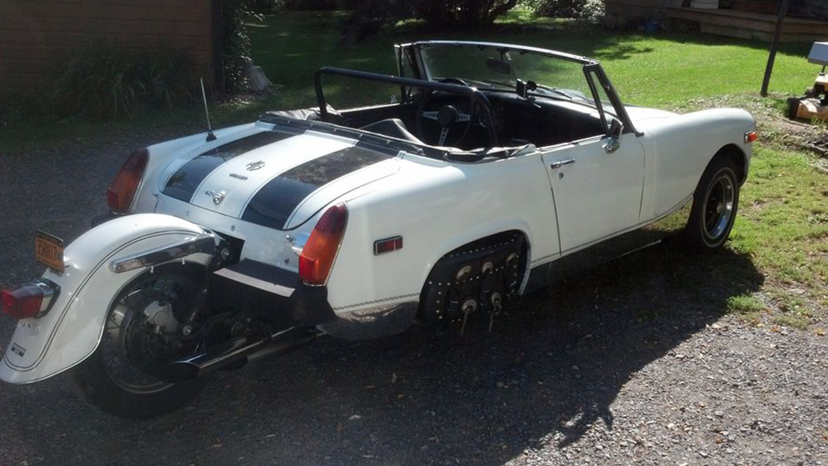 Ентузіаст переробив британський родстер MG Midget у дуже дивний трицикл: фотофакт