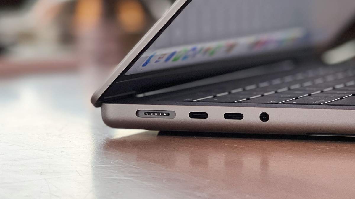 Користувачі нових MacBook Pro скаржаться на MagSafe - фото 1