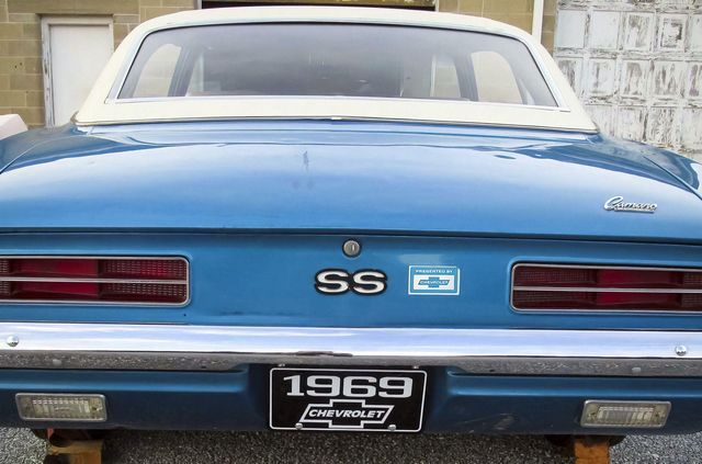 З молотка пустять Chevrolet Camaro з двома двигунами: навіщо вони - фото 486869