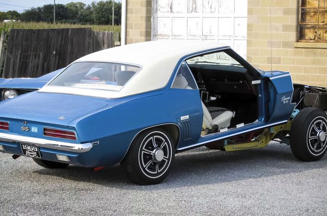 З молотка пустять Chevrolet Camaro з двома двигунами: навіщо вони - фото 486871