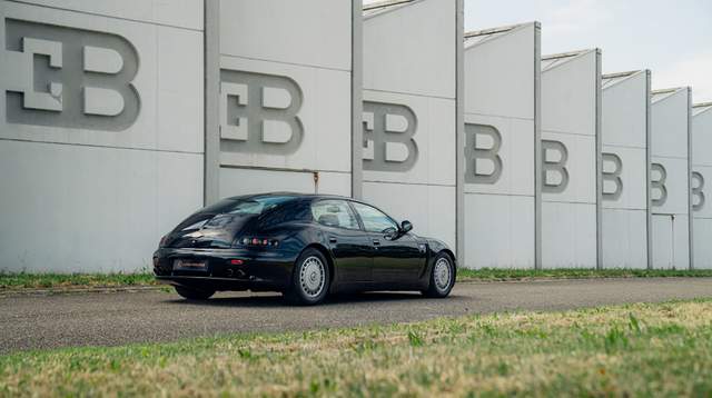 У Німеччині продають рідкісний седан Bugatti EB 112: таких усього 3 на планеті - фото 486913