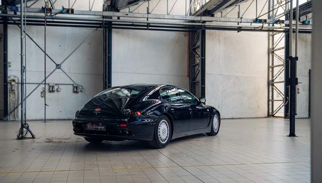 У Німеччині продають рідкісний седан Bugatti EB 112: таких усього 3 на планеті - фото 486917