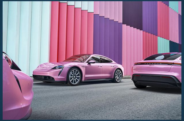 Крізь рожеві окуляри: як виглядає світ, де всі їздять на рожевих Porsche - фото 487132