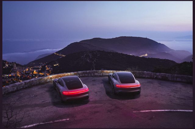 Крізь рожеві окуляри: як виглядає світ, де всі їздять на рожевих Porsche - фото 487133