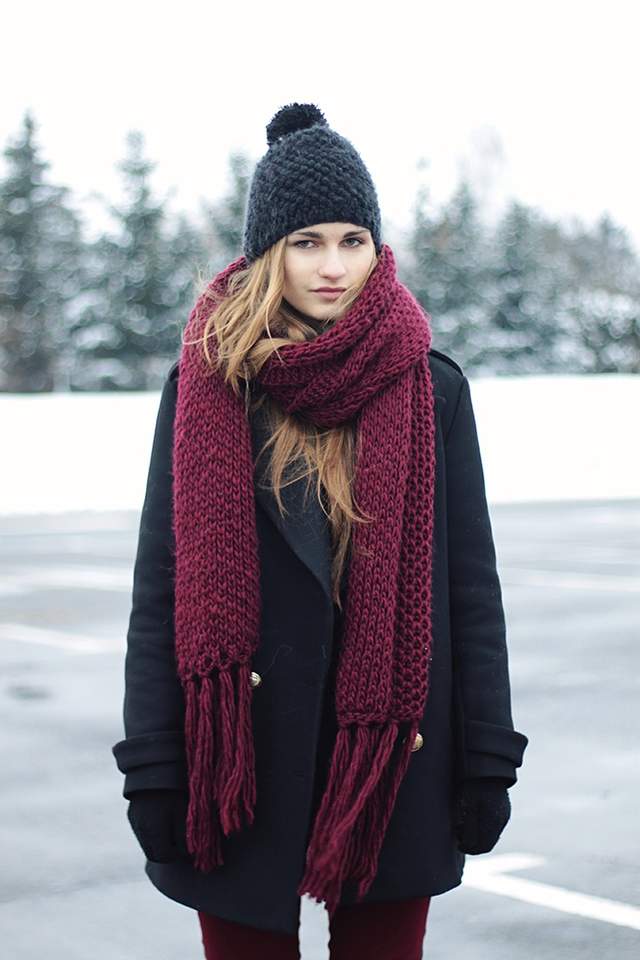 Як модно носити шарф взимку 2022 року - фото 487176