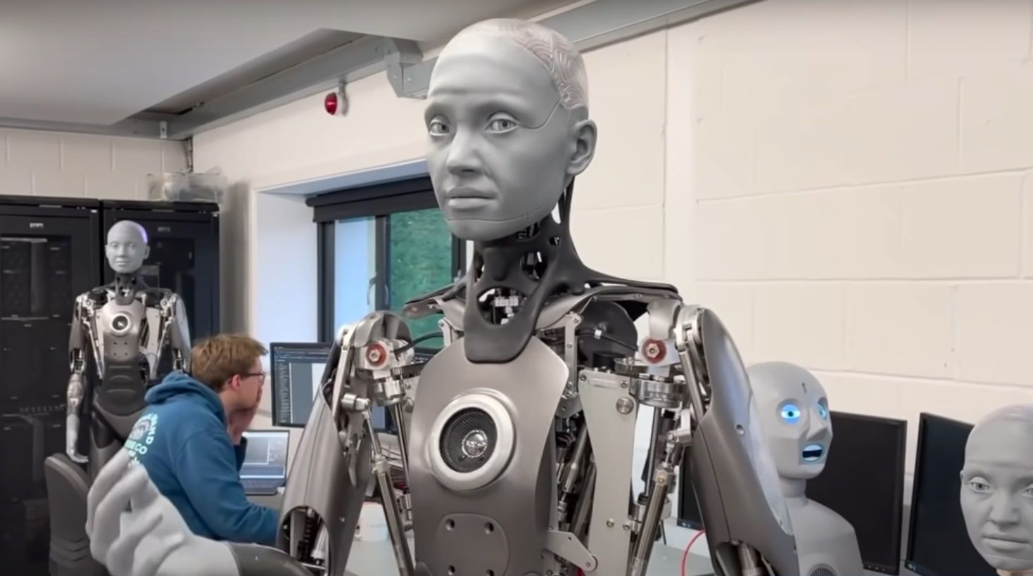 Робот Amecа - фото 1