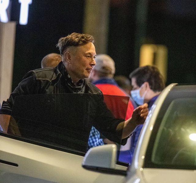 Ілон Маск несподівано змінив зачіску: мережа сміється з нового іміджу мільярдера - фото 487207