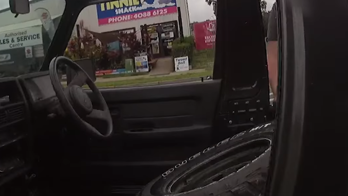 Австралійського водія оштрафували за їзду на запасному колесі