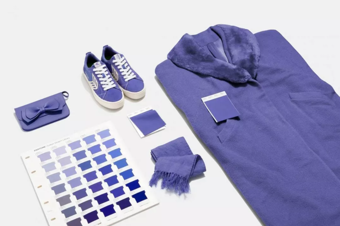 У Pantone назвали колір 2022 року: відтінок вперше створили з нуля, а не вибрали