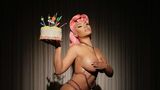 Нікі Мінаж влаштувала голу фотосесію до дня народження: відверті кадри – 18+