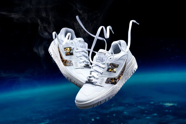 Netflix і New Balance випустили кросівки зі шматочками справжнього метеорита - фото 487754