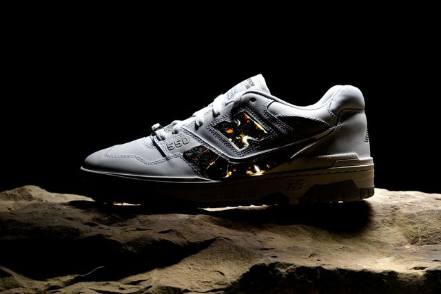 Netflix і New Balance випустили кросівки зі шматочками справжнього метеорита - фото 487756