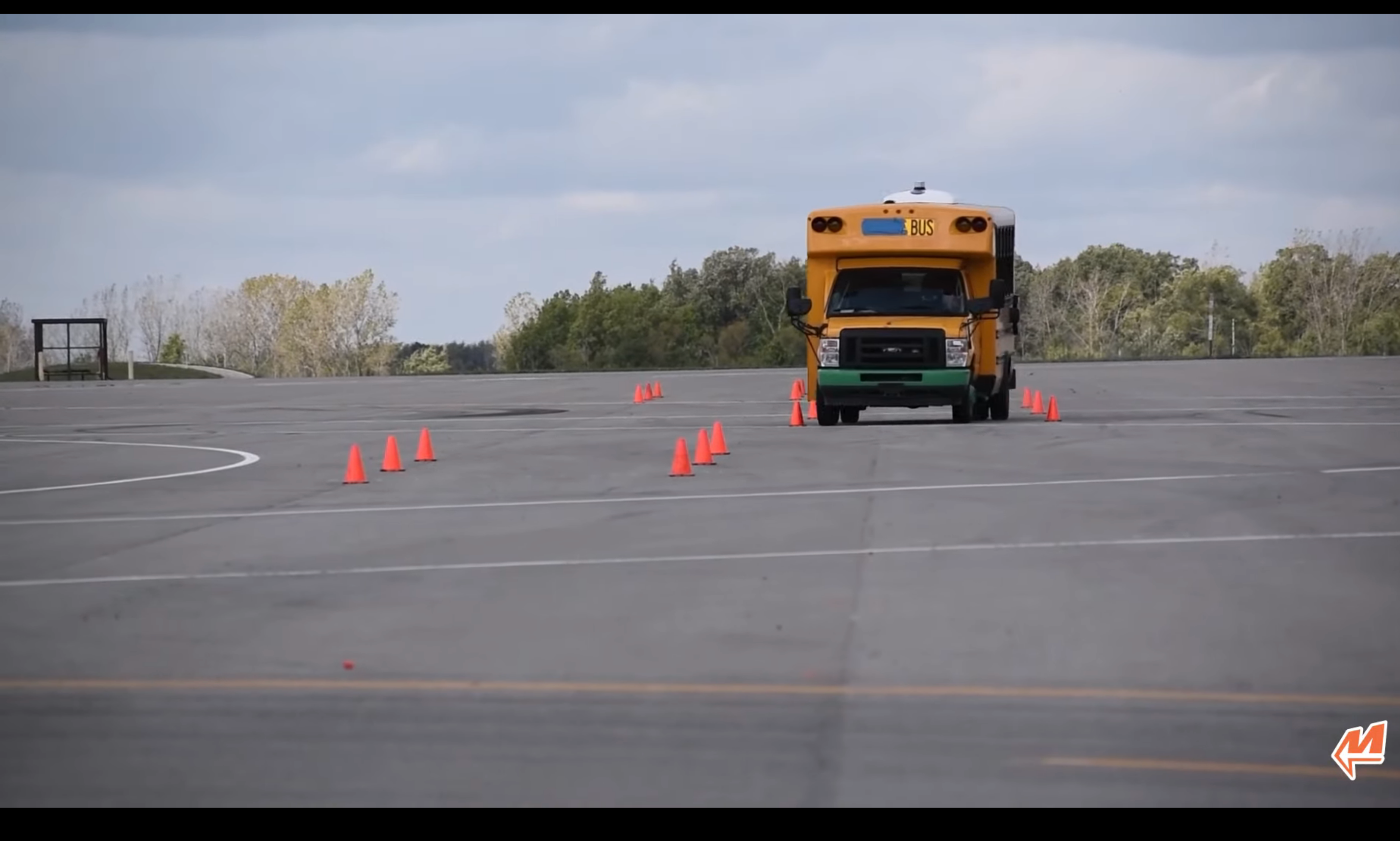 Шкільний автобус вразив проходженням 