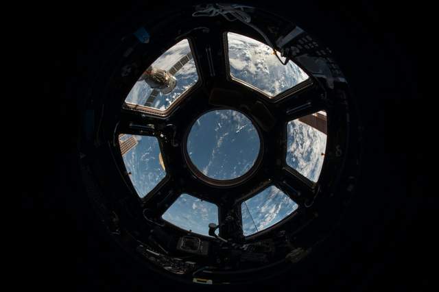 Джеффа Безоса та Річарда Бренсона офіційно визнали астронавтами - фото 487947