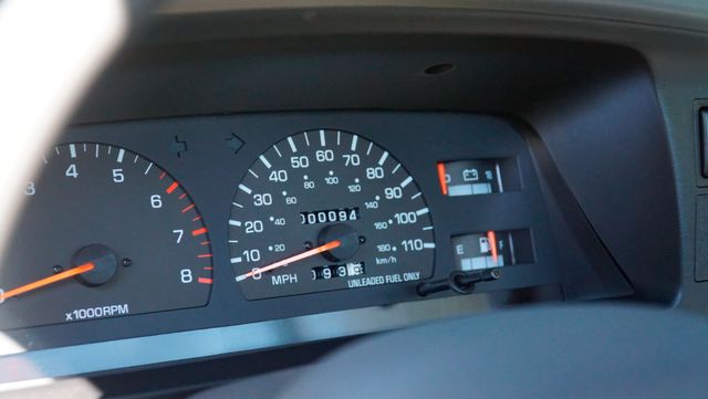 З молотка пустять 28-річний пікап Toyota Hilux, який проїхав усього 150 кілометрів - фото 488083