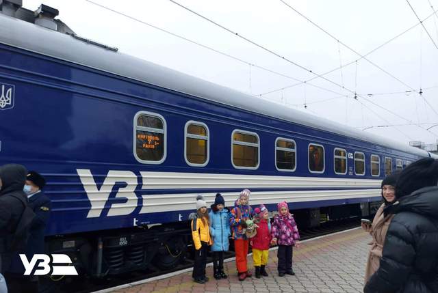 Укрзалізниця запустила поїзд з усіма новими вагонами: яким маршрутом він курсує - фото 488093