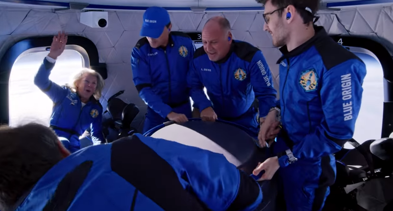 Третій політ туристів у космос від Blue Origin: у мережі показали відео зсередини капсули