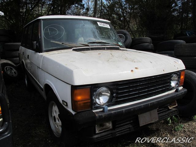 На продаж виставили відразу 16 класичних Range Rover, які простояли на вулиці багато років - фото 488178