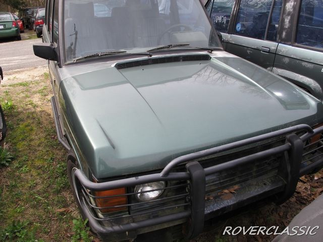 На продаж виставили відразу 16 класичних Range Rover, які простояли на вулиці багато років - фото 488179