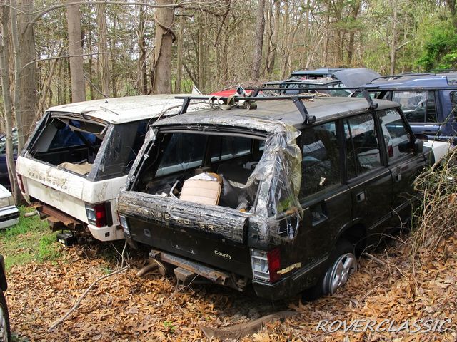 На продаж виставили відразу 16 класичних Range Rover, які простояли на вулиці багато років - фото 488182