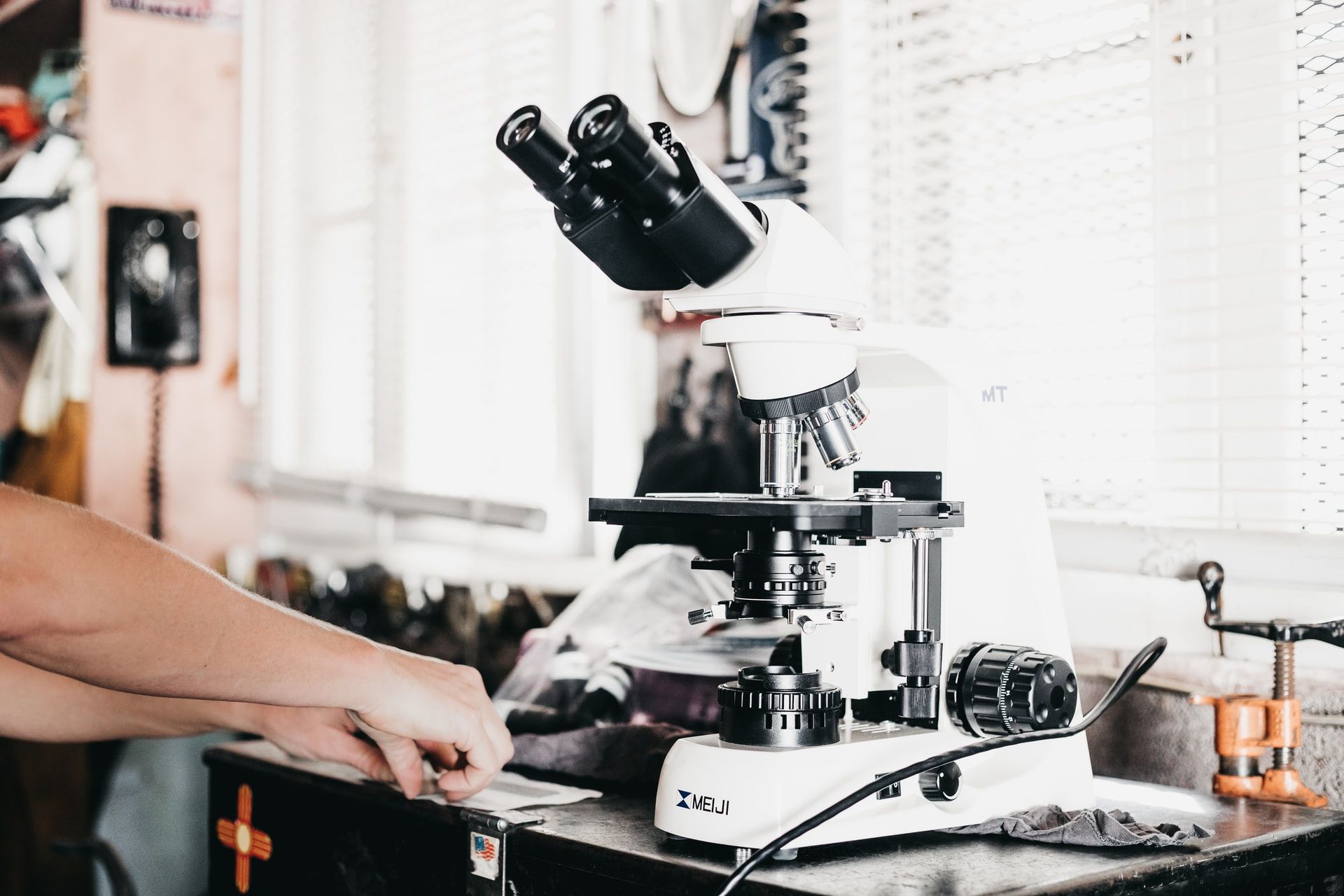 У Лондоні на аукціоні виставили мікроскоп Чарльза Дарвіна