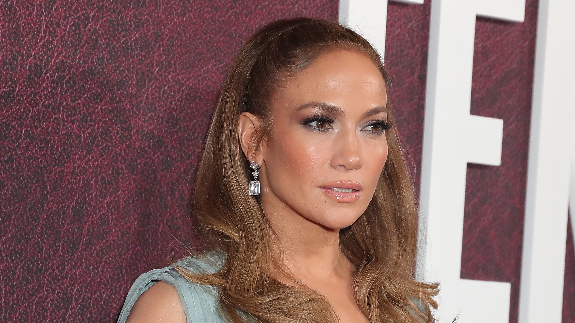 Куди зник прес? Дженніфер Лопес засвітила неідеальний животик