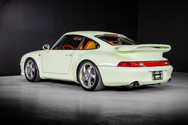 Porsche арабського шейха пустять з молотка: його ціна вражає - фото 488742