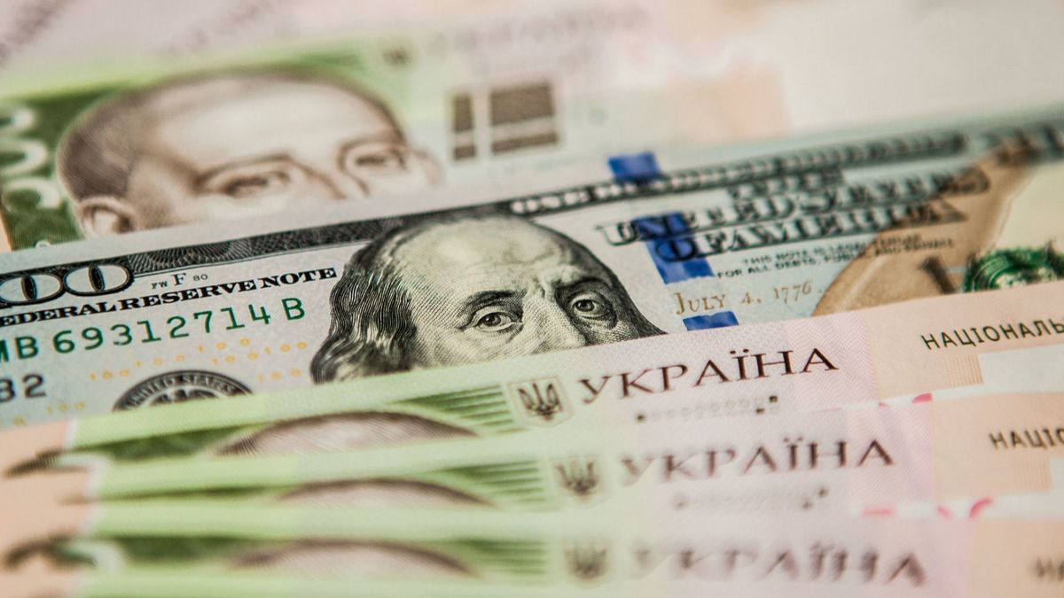 Який буде курс долара в Україні 2022 - фото 1