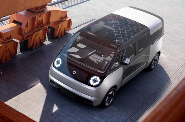 У Китаї представили футуристичні мінівени для таксі: всередині є апарат з напоями - фото 488889