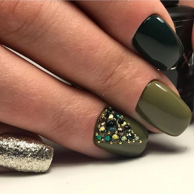 Манікюр на Новий рік 2022: 50 красивих ідей нігтів у фото - фото 488896