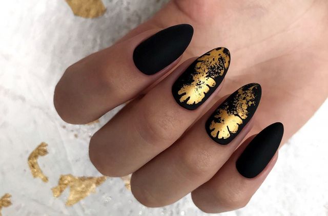 Манікюр на Новий рік 2022: 50 красивих ідей нігтів у фото - фото 488897