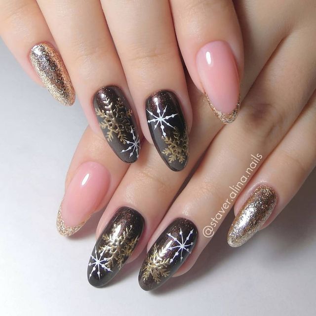 Манікюр на Новий рік 2022: 50 красивих ідей нігтів у фото - фото 488899