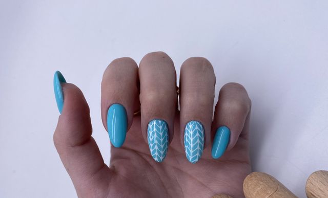 Манікюр на Новий рік 2022: 50 красивих ідей нігтів у фото - фото 488902