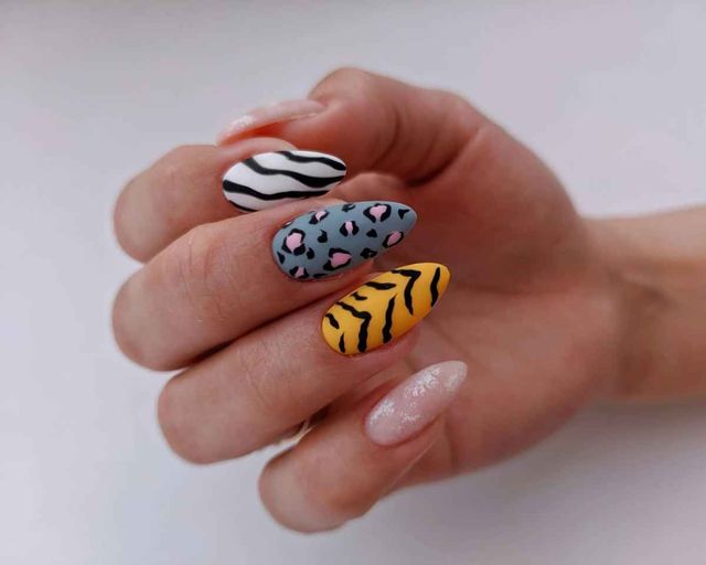 Манікюр на Новий рік 2022: 50 красивих ідей нігтів у фото - фото 488903