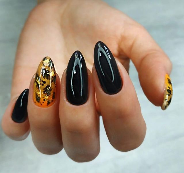 Манікюр на Новий рік 2022: 50 красивих ідей нігтів у фото - фото 488908