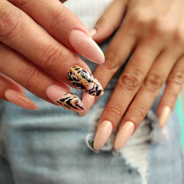 Манікюр на Новий рік 2022: 50 красивих ідей нігтів у фото - фото 488912