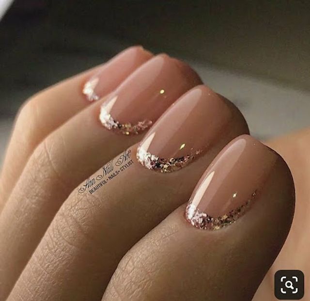 Манікюр на Новий рік 2022: 50 красивих ідей нігтів у фото - фото 488918