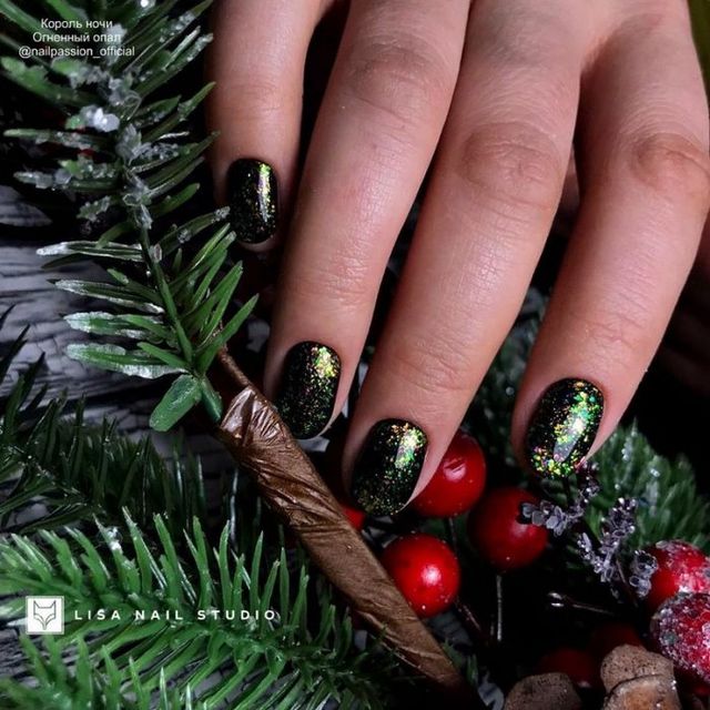 Манікюр на Новий рік 2022: 50 красивих ідей нігтів у фото - фото 488919