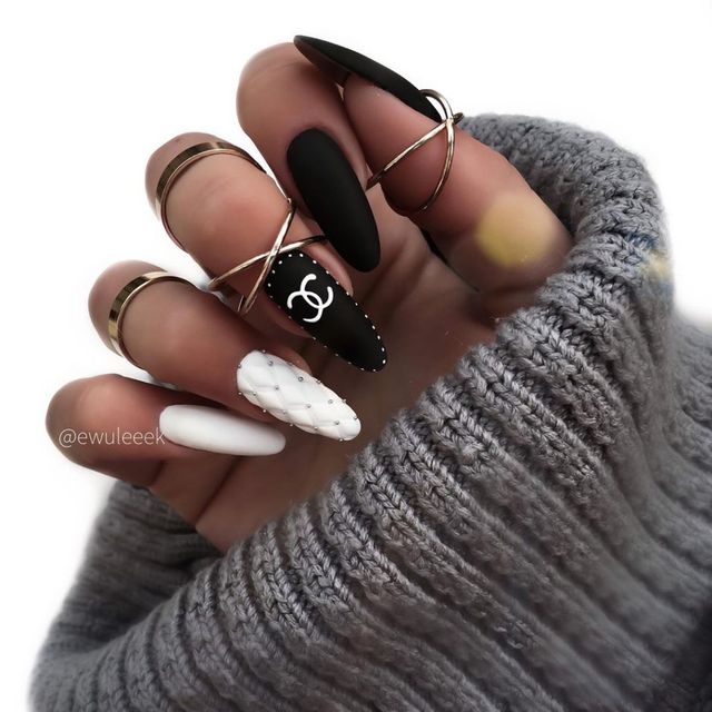 Манікюр на Новий рік 2022: 50 красивих ідей нігтів у фото - фото 488931